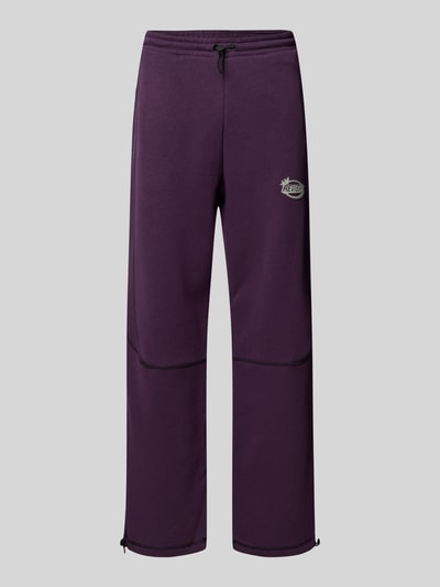 REVIEW Straight Leg Sweatpants mit Label-Print Aubergine 1