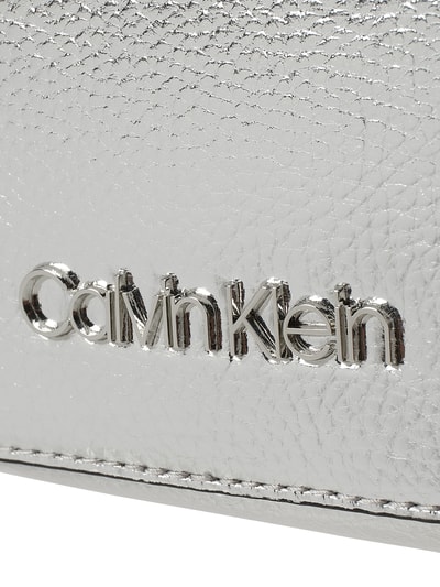 CK Calvin Klein Camera Bag mit Logo Silber 3