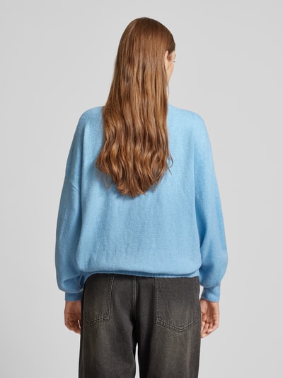 Review Oversized Strickpullover mit Label-Detail Rauchblau Melange 5