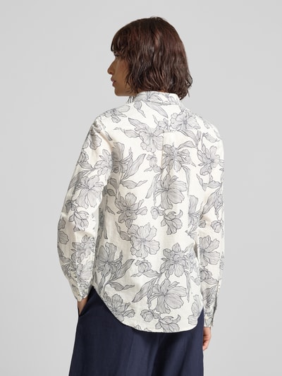 Frauenmodel trägt Regular Fit Bluse aus Leinen-Baumwoll-Mix von Gant mit floralen Linien, Allover-Look, Rückenansicht, Ganzkörperansicht Rückansicht.