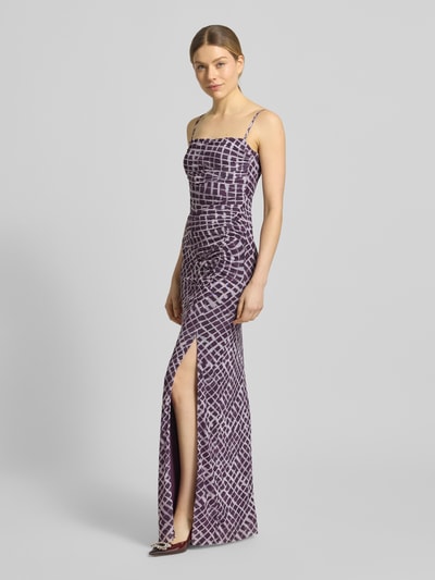 Vrouwenmodel draagt Maxikleid mit Spaghettiträgern van Jake*s Cocktail in paarse en witte tinten, elastische materiaalmix, nauwsluitend, vierkante hals, spaghettibandjes, plooien, ritssluiting, ruglengte maat 36: 124 cm, borstwijdte maat 36: 32 cm, gehele lichaamsaanzicht van voren.