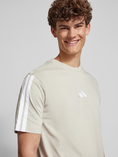 adidas Sportswear T-shirt met labelstitching Zand - 3