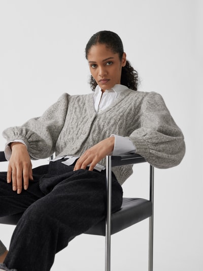 Custommade Cropped Strickjacke mit Zopfmuster Hellgrau meliert 3