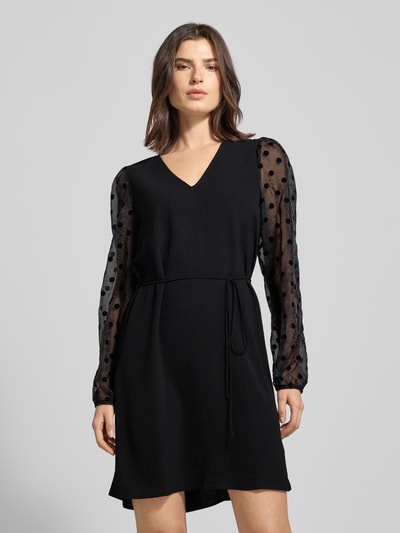 Vero Moda Sukienka koktajlowa o lejącym kroju z półprzezroczystymi rękawami model ‘ALVA’ Czarny 4