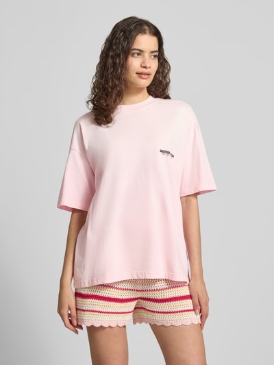 ANOTHER COTTON LAB Oversized t-shirt z nadrukiem z logo Mocnoróżowy 4