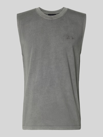 Produktfoto, Tanktop mit Logo-Stitching Modell 'Signar' von Pegador aus czystej bawełny, prosty krój, okrągły dekolt, kolor szary, długość pleców w rozmiarze M: 68 cm, lekko sprana faktura