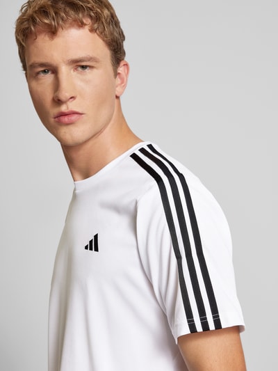 Adidas Training T-shirt z charakterystycznymi dla marki paskami Biały 3