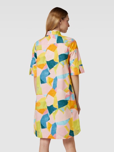 Christian Berg Woman Knielanges Kleid aus gewachster Baumwolle mit Allover-Muster Senfgelb 5
