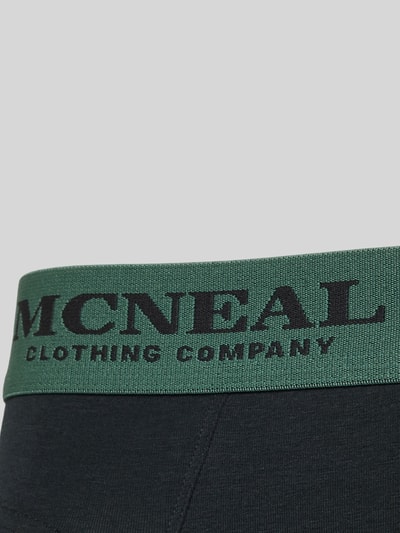 Produktfoto, Slim Fit Slip aus Baumwoll-Mix im 3er-Pack von MCNEAL, dunkler Stoff, grüner Bund mit schwarzem Logo-Detail, Herren Slip