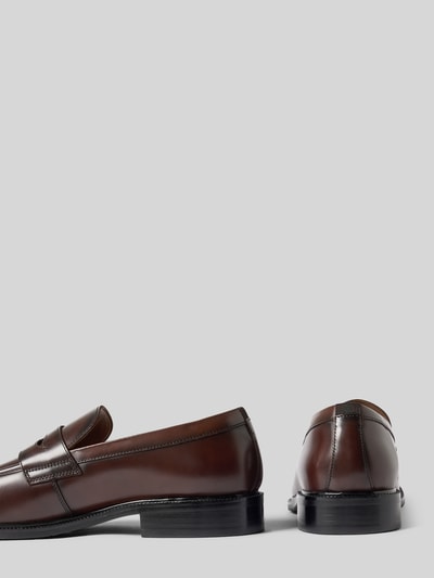 Produktfoto, Loafer aus Rindsnappa mit Gummisohle von Steve Madden in Braun, unifarbene Optik, glatte Gummisohle, abgerundete Spitze