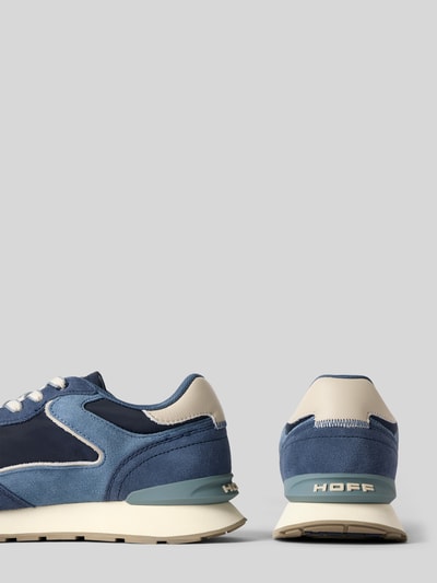 Produktfoto, Sneaker mit Logo-Prägung Modell 'City' von HOFF w odcieniach niebieskiego i beżu, sznurowane, profilowana podeszwa, zaokrąglony fason, wysokość obcasa 3 cm, wysokość cholewki 9 cm, szerokość w rozmiarze 40: 6 cm
