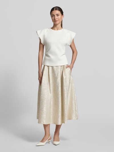 Kobiece modelka nosi Blusenshirt aus Viskose-Mix mit Puffärmeln od Rinascimento, biały, krój slim fit, okrągły dekolt, długość tyłu 57 cm, pełny widok z przodu