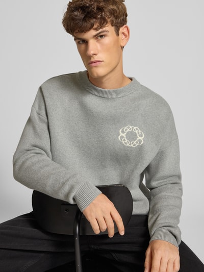 PROHIBITED Oversized Strickpullover mit Label-Print Hellgrau 3