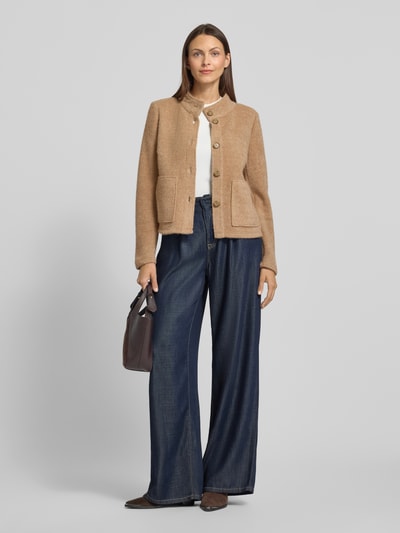 Betty Barclay Strickjacke mit Stehkragen und aufgesetzten Taschen Camel 1