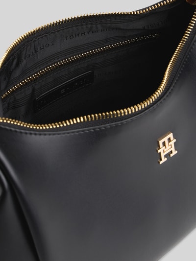 Tommy Hilfiger Henkeltasche mit Crossbody Schulterriemen Black 4