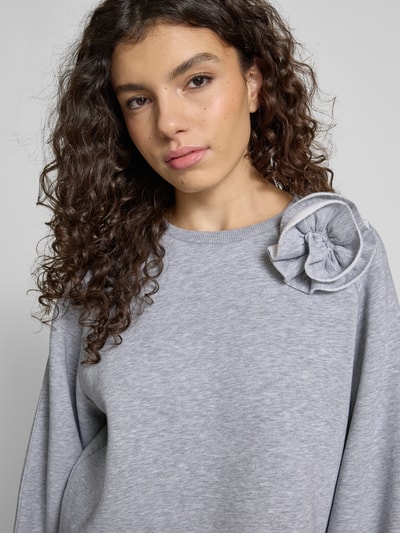 EDITED Sweatshirt mit floraler Applikation Modell 'Xezal' Hellgrau 3