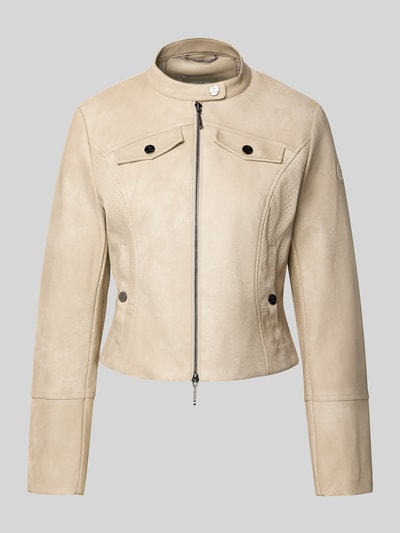 Produktfoto, Slim Fit Jacke in Leder-Optik von Amber & June, beżowa, matowa faktura, kołnierz stójka, kieszenie, krój slim fit, długość tyłu w rozmiarze 36: 53 cm, szerokość ramion w rozmiarze 36: 41 cm, szerokość w rozmiarze 36: 48 cm, długość rękawa w rozmiarze 36: 65 cm