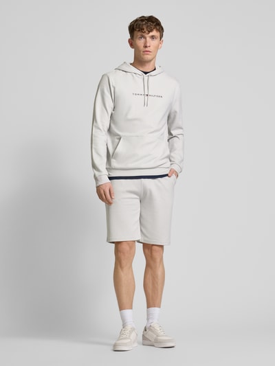 Tommy Hilfiger Sweatshorts mit Label-Print Hellgrau 1