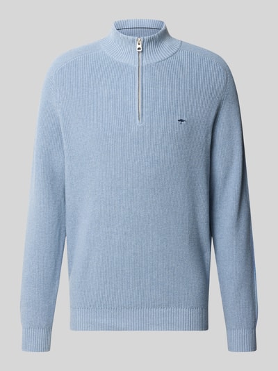 Produktfoto, Regular Fit Strickpullover aus reiner Baumwolle mit Troyer-Kragen von Fynch-Hatton in Hellblau, Strick-Optik, Rippbündchen, Logo-Stickerei, langärmelig, Herren Strickpullover.