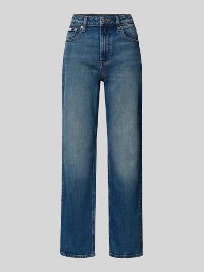 Produktfoto, Straight Fit Jeans mit Logo-Patch von Calvin Klein Jeans, blauer Baumwoll-Mix, 5-Pocket-Design, gerade Form, sichtbare Textur.