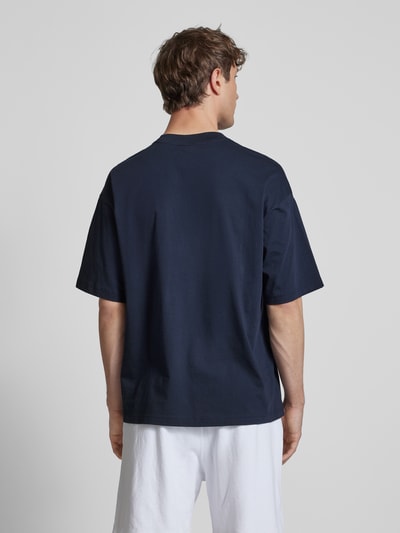 CHAMPION T-shirt o kroju relaxed fit z wyhaftowanym logo Ciemnoniebieski 5