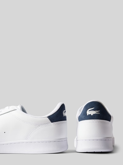 Lacoste Sneakersy skórzane z wyhaftowanym logo model ‘CARNABY’ Biały 2