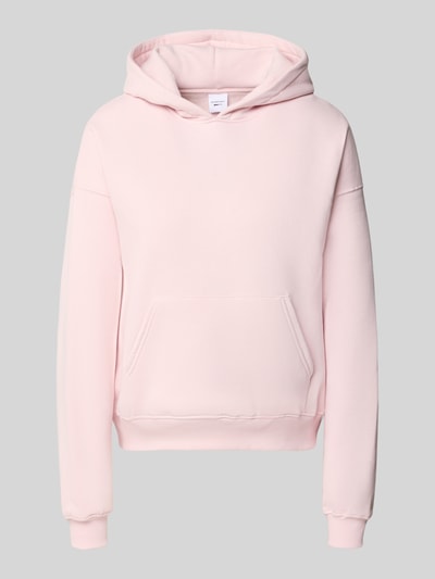 Produktfoto, Regular Fit Hoodie mit Känguru-Tasche Modell 'Iconic' von Gina Tricot in zartem Rosa, gefertigt aus Baumwoll-Mix mit elastischen Abschlüssen. Damen HOODIE.
