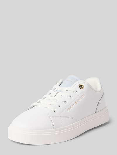 Produktfoto, Low Top Sneaker aus Leder-Mix von Tommy Hilfiger, biały two tone, zaokrąglony nosek, płaski obcas, nadruk z logo, detale w kontrastowym kolorze, sznurowanie, teksturowana podeszwa, wykonany z mieszanki skóry
