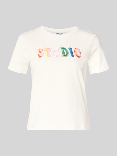 Produktfoto, Regular Fit T-Shirt mit Logo-Stitching von JAKE*S STUDIO WOMAN aus weißer Baumwolle, bunter Schriftzug, Rundhalsausschnitt.