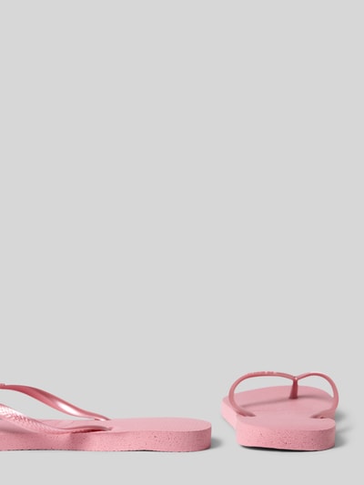 Produktfoto, Flip-Flops mit Logo-Detail von Havaianas in Rosa, abgerundete Passform, offene Ferse, Zehentrenner, Absatzhöhe 1 cm bei Größe 39/40