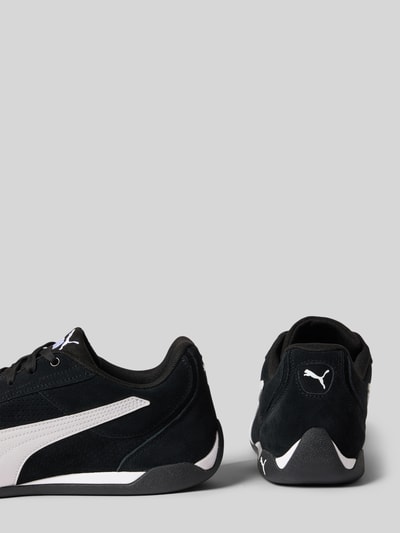 Produktfoto, Sneaker aus Leder-Mix mit Logo-Stitching von PUMA, czarny i biały, zaokrąglony nosek, detale z logo, skóra, sznurowanie, wysokość obcasa w rozmiarze 44,5: 2 cm, wysokość cholewki w rozmiarze 44,5: 8 cm, szerokość w rozmiarze 44,5: 8 cm