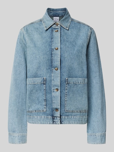 Produktfoto, Jeansjacke mit aufgesetzten Taschen von Emily Van den Bergh in Hellblau, reine Baumwolle, Regular Fit, Knopfleiste, Umlegekragen, aufgesetzte Taschen, gerade Form, strukturierte Oberfläche