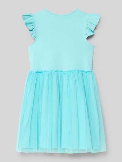 Meisje draagt 'Kleid mit Pailletten und Stitching' van DANAMADE in turquoise, mix van katoen en elastaan, recht model, pailletten, stitching, ronde hals, ruglengte bij maat 116: 63 cm, mouwlengte bij maat 116: 5 cm, geheel in beeld, rugaanzicht