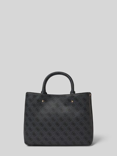 Produktfoto, schwarze Handtasche mit Label-Applikation Modell 'MERIDIAN II' von Guess, Logo-Muster, strukturierte Oberfläche, goldene Details, Maße 31x24x11 cm, Hauptfach mit Reißverschluss, Tragehenkel und Schulterriemen 105 cm