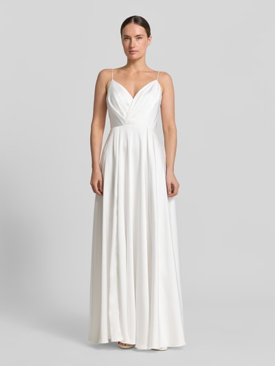 Frauenmodel trägt Abendkleid mit V-Ausschnitt und Spaghettiträgern von Laona in Elfenbein, Satin, A-Linie, Maxikleid, Ganzkörperansicht von vorne.