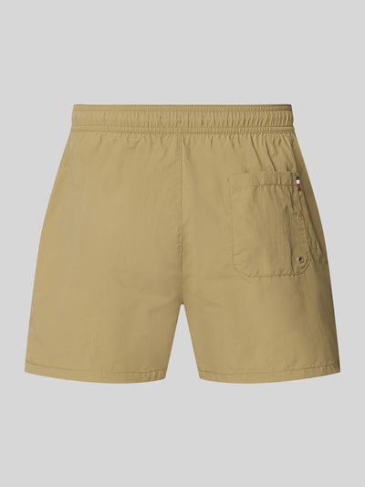 Produktfoto, Regular Fit Badehose mit Logo Stitching von Tommy Hilfiger in Beige, Optik: Unifarben, aufgesetzte Tasche hinten, strukturierte Textur