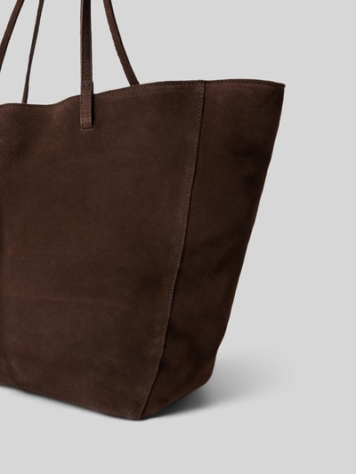 Produktfoto, Tote Bag mit Tragehenkel von Mango aus echtem Rindsleder in Dunkelbraun, samtige Textur, Magnetverschluss, Reißverschluss-Innenfach, Maße 54x31x13 cm, Schulterriemenlänge 63 cm
