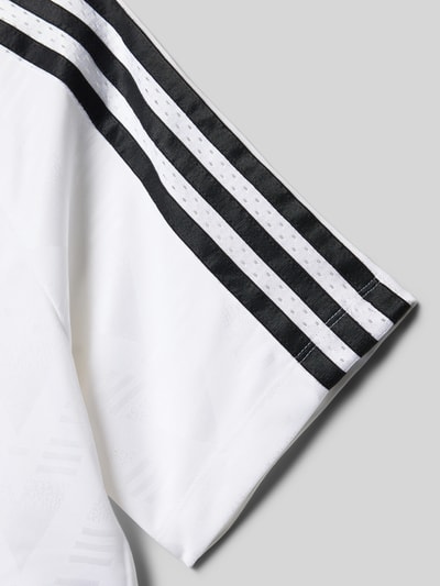 Produktfoto, Boxy Fit T-Shirt mit Kontrststreifen von adidas Originals, weiß mit schwarzen Kontraststreifen, kurzarm, Logo-Print, Cropped