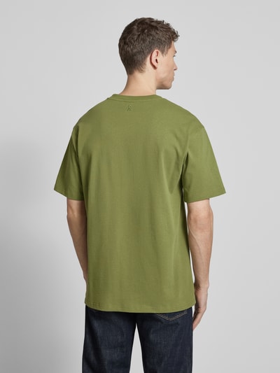Męski t-shirt od Armedangels, model 'MAARKOS', efekt: jednolity kolor, krój relaxed fit, wyhaftowane logo, okrągły dekolt, krótki rękaw, dżersej, mieszanka bawełny ekologicznej, Ganzkörperansicht Rückansicht