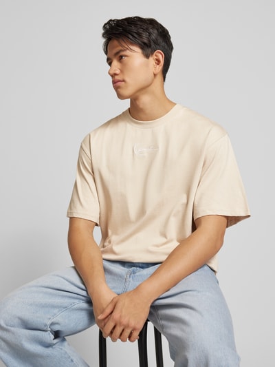 KARL KANI T-Shirt mit Label-Stitching Sand 3