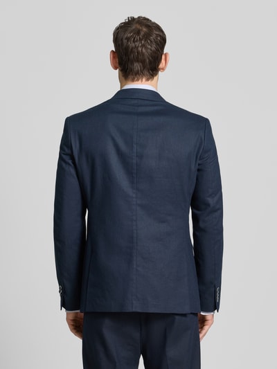 Männermodel trägt Sakko aus Leinen-Mix mit Pattentaschen van MCNEAL in donkerblauw, mix van linnen en katoen, modern fit, reverskraag, knoopsluiting, borstzak, klepzakken, ruglengte maat 50: 72 cm, schouderbreedte: 45 cm, mouwlengte: 63 cm, ganzkörperansicht rückansicht.