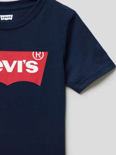 Levi’s® Kids T-shirt z nadrukiem z logo, model „BATWING” Granatowy 2