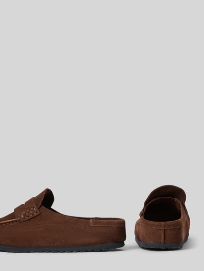 Produktfoto, Loafer aus echtem Leder Modell 'Naples' von Birkenstock in Braun, abgerundete Form, profilierte Sohle, 4 cm Absatzhöhe, strukturierte Wildleder-Textur