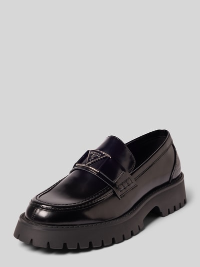 Produktfoto, Loafer aus echtem Leder Modell 'Gorizia' von GUESS, schwarzer Glanz, abgerundete Form, Logo-Detail, profilierte Sohle