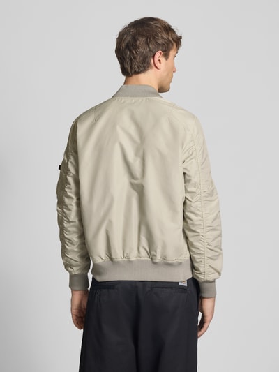 Alpha Industries Kurtka bomberka w kroju regular fit z naszywką z logo Beżowy 5