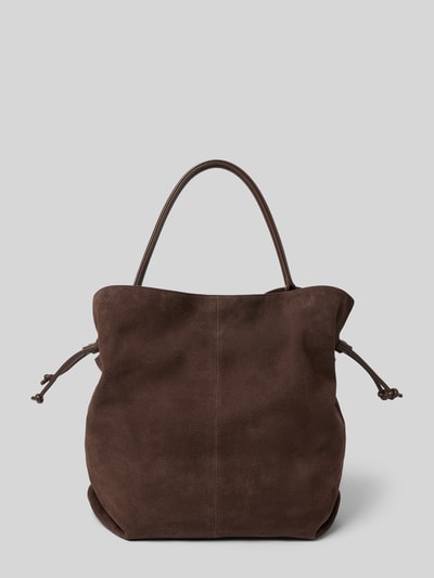 Produktfoto, Handtasche in Suede-Optik Modell 'Cool Companion' von Hey Marly in Dunkelbraun mit sichtbarer Maserung, neutrale Studioaufnahme. Damen Handtasche mit Hauptfach und Magnetverschluss, abnehmbarem Schulterriemen, Innenfach mit Reißverschluss, Maße 40x34x15 cm.