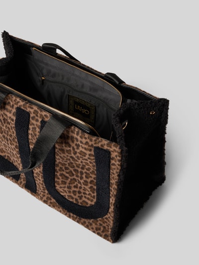 Produktfoto, Tote Bag in Animal-Optik von Liu Jo White mit breitem Hauptfach, Reißverschluss, Logo-Detail, Fellstruktur und Innenfach