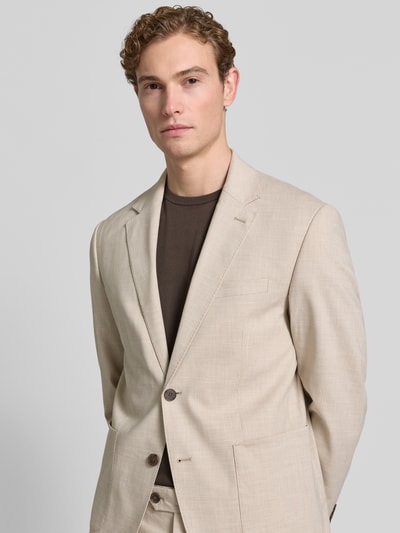 Männermodel trägt Regular Fit Anzugsakko mit Leinen-Viskose-Anteil Modell 'DALI' von SELECTED HOMME, beżowy, drobny wzór, tkanina, Nahaufnahme Oberkörper