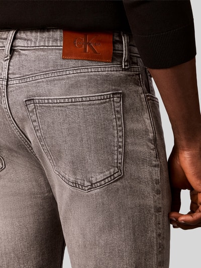Calvin Klein Jeans Tapered Fit Jeans aus Baumwoll-Mix Hellgrau 6