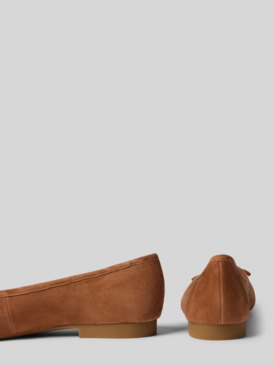 Productfoto, ballerina uit echt leer Model 'Piper' van MICHAEL Michael Kors in bruin, afgeronde pasvorm, sierstrik, logodetail, gladde zool, hakhoogte maat 40: 1 cm, schachthoogte: 6 cm, schachtbreedte: 21 cm